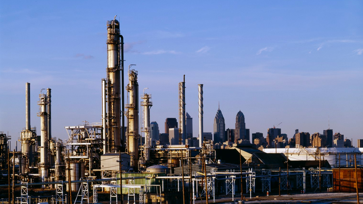 Massive Explosion at Philadelphia Refinery Pushes Gas Prices Up