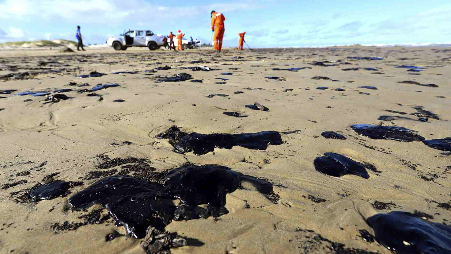 World's highest-earning oil auction blighted by crude spill
