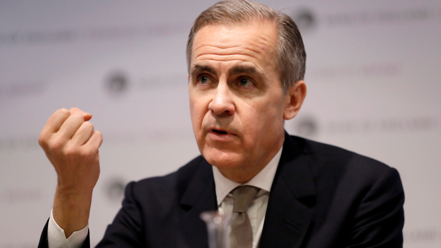 Bank of England Carney hints at interest-rate cut 