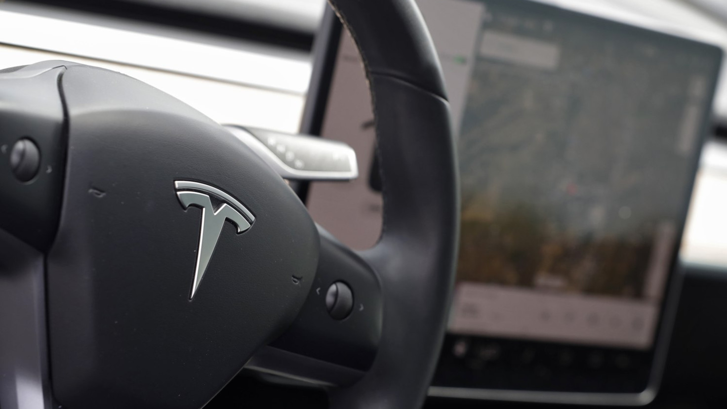 Tesla’s Smart Summon Feature ‘glitchy’