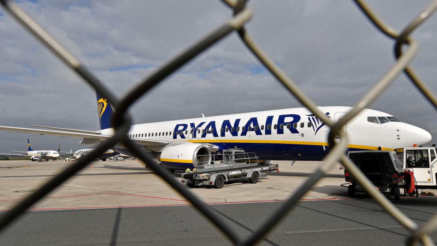 Ryanair delays to plane dent profits