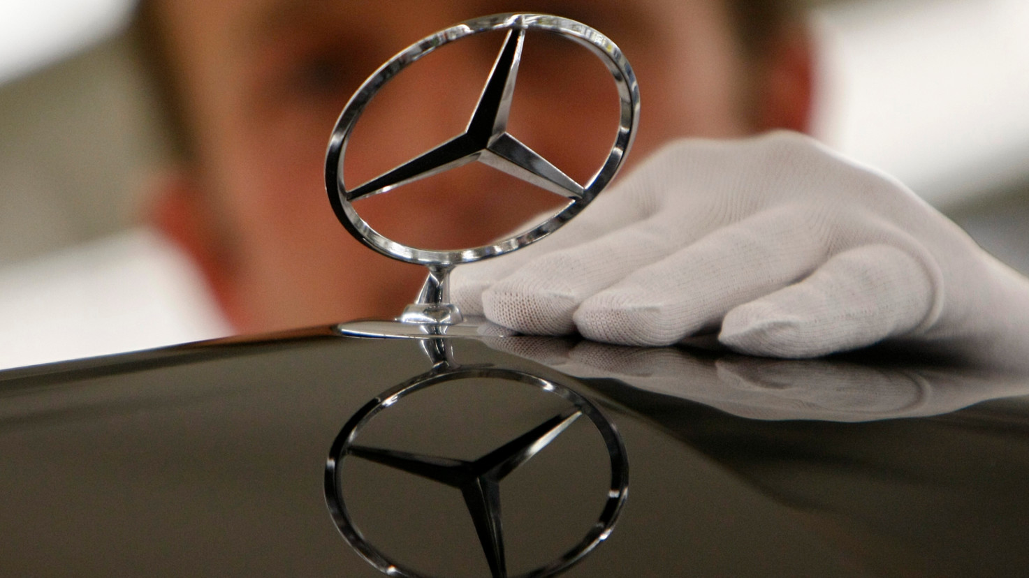 Daimler to cut personnel cost by 1.4bn to meet CO2 targets